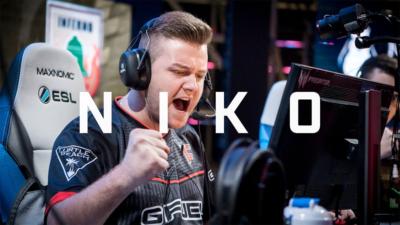 资讯枪林弹雨的沙滩上，一个人四处背着敌人，让队友向他开炮